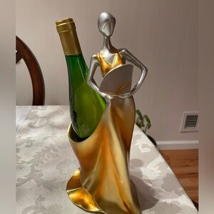 NWT  Elegant Wine Bottle Holder Stand Rack (Golden)